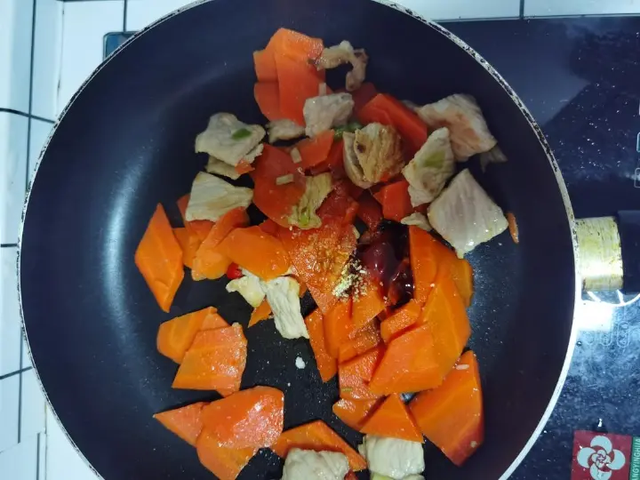 胡萝卜炒肉片 第 9 步