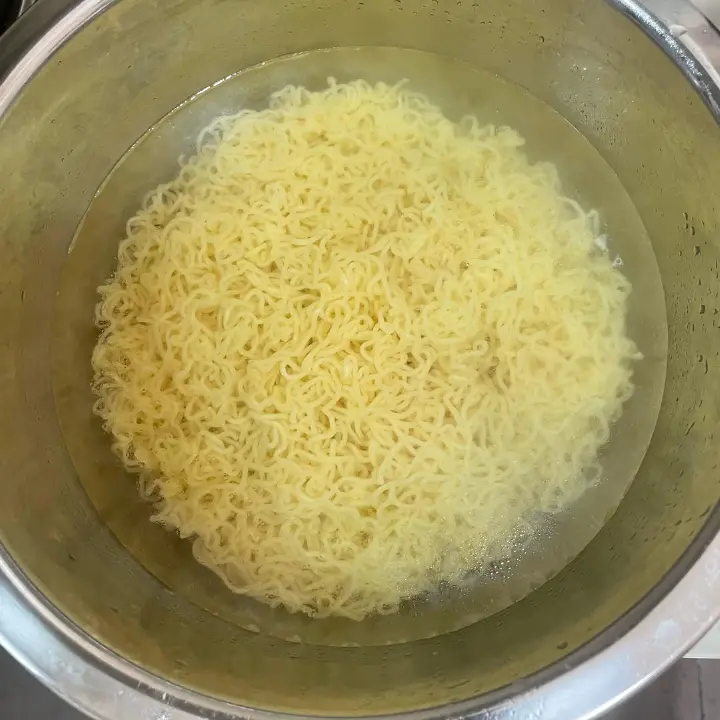 炒方便面 第 5 步