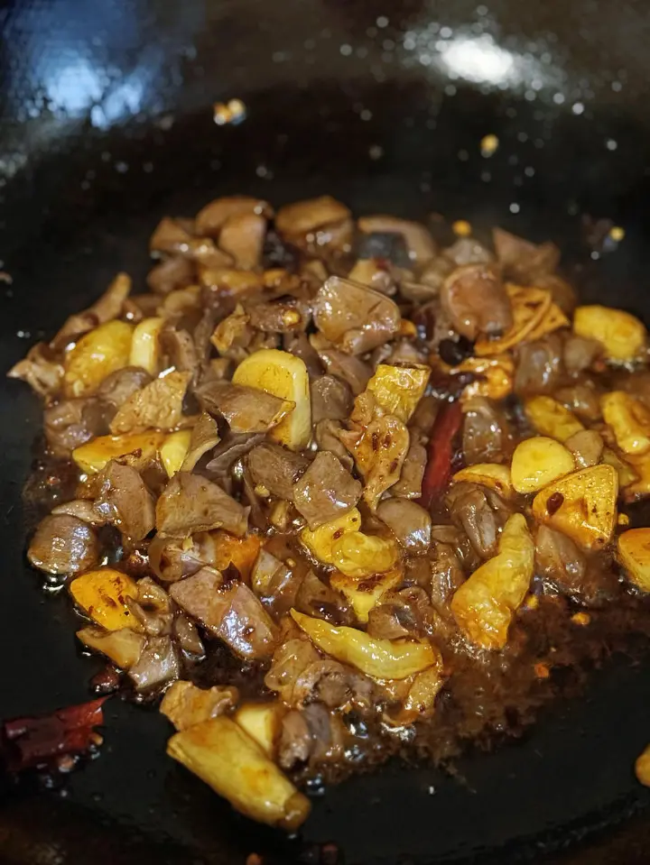 蒜苔炒鸭胗 第 3 步