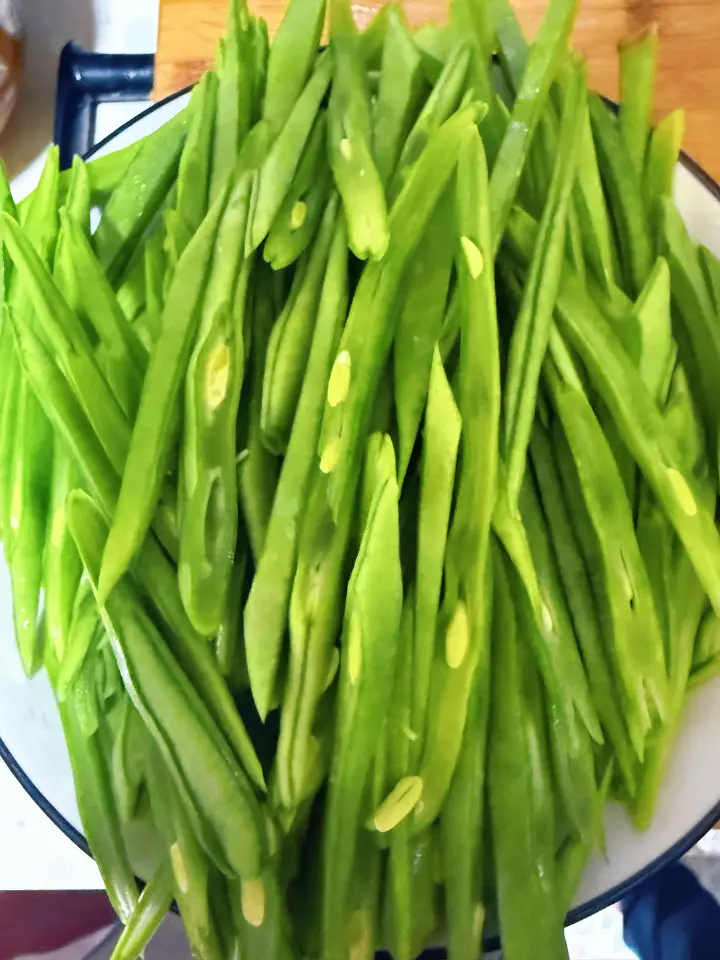 扁豆炒肉 第 2 步