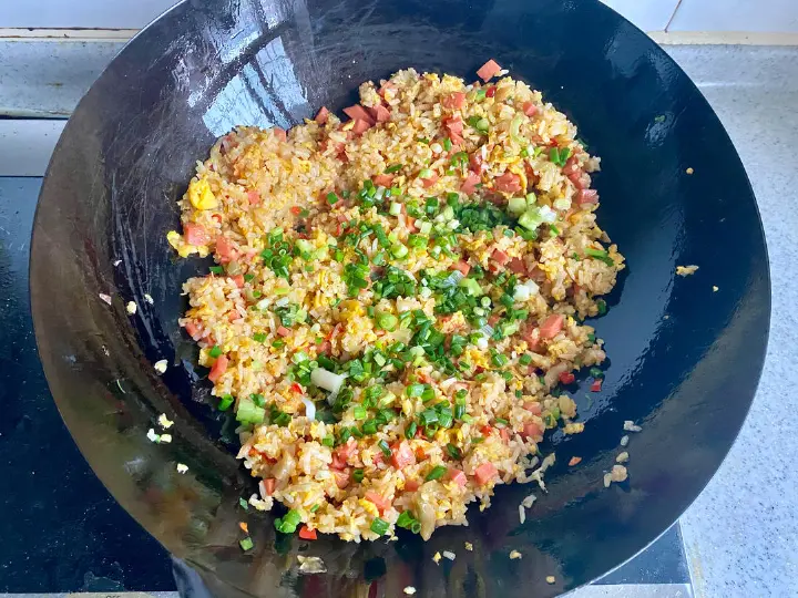 火腿肠蛋炒饭 第 8 步