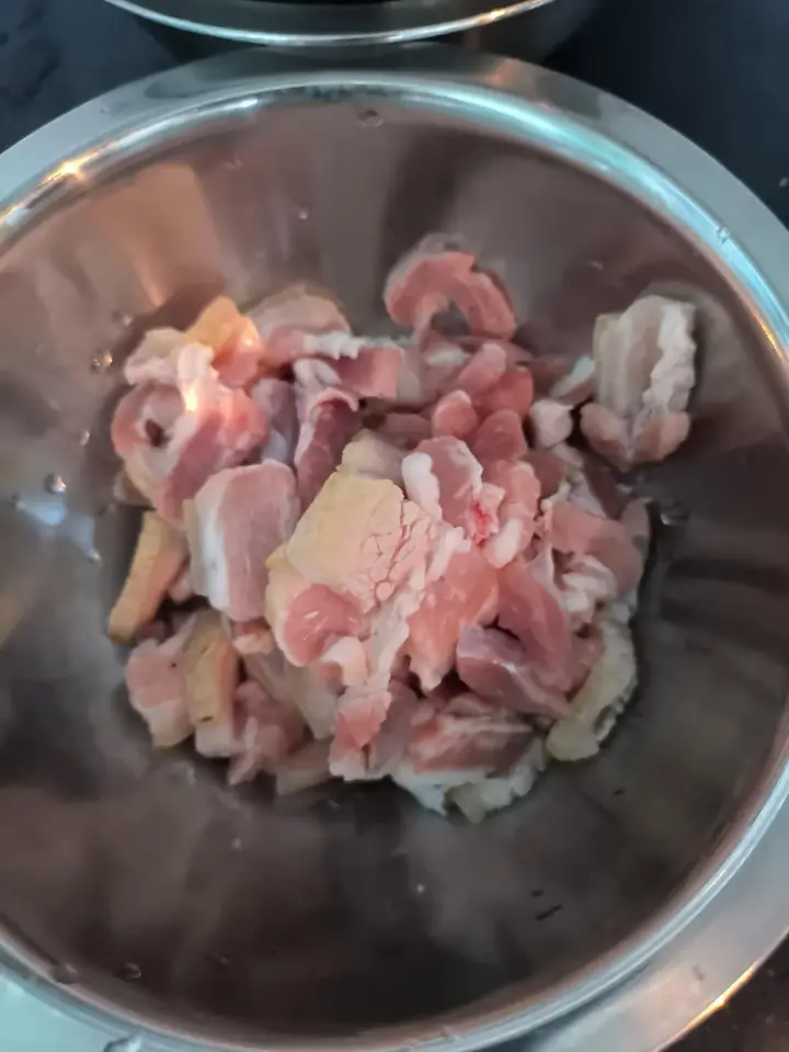 茶树菇炒肉 第 1 步