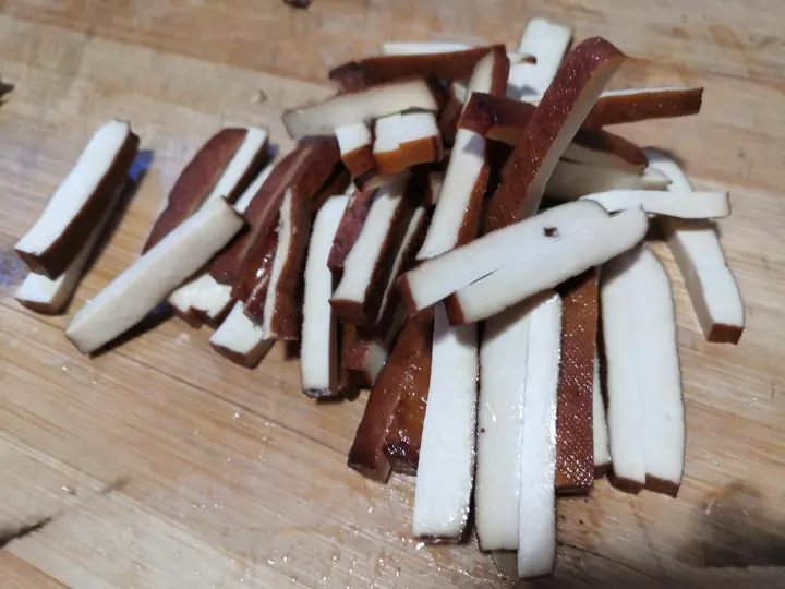 凉拌黄瓜豆腐干 第 3 步