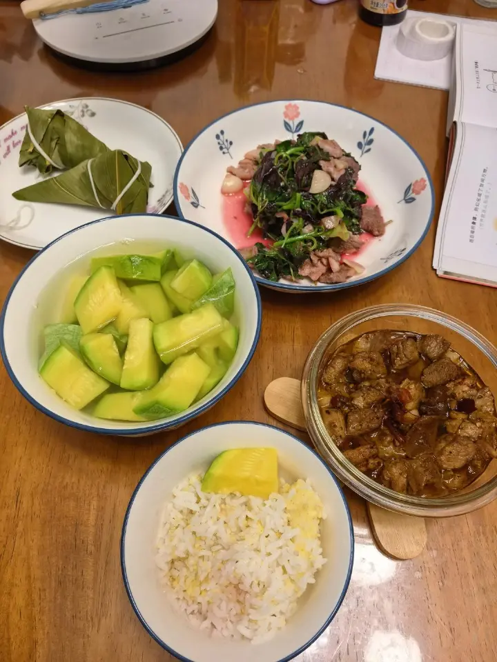 红汉菜炒肉片 第 5 步