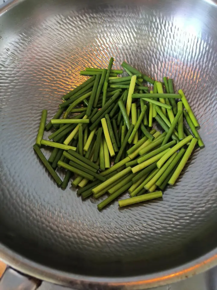 蒜薹炒肉 第 5 步