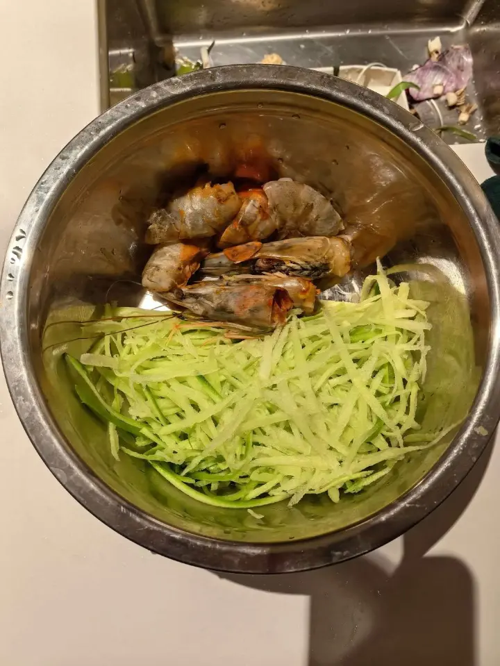 萝卜炖虾 第 4 步