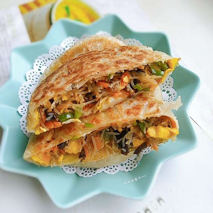 手抓饼大馅饼成品图