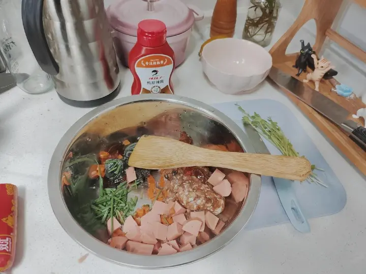 皮蛋瘦肉锅巴炒饭 第 2 步