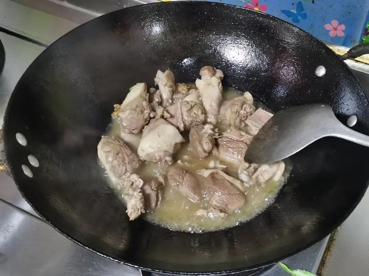 白萝卜焖鸭 第 6 步