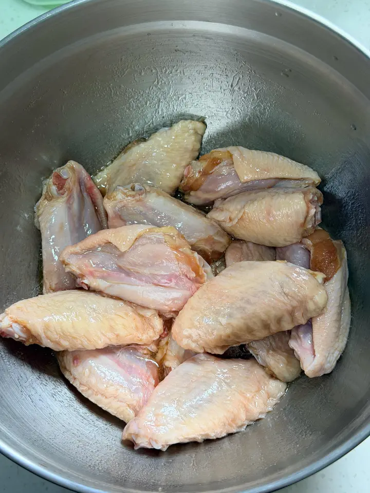 砂锅沙姜盐焗鸡翅 第 3 步