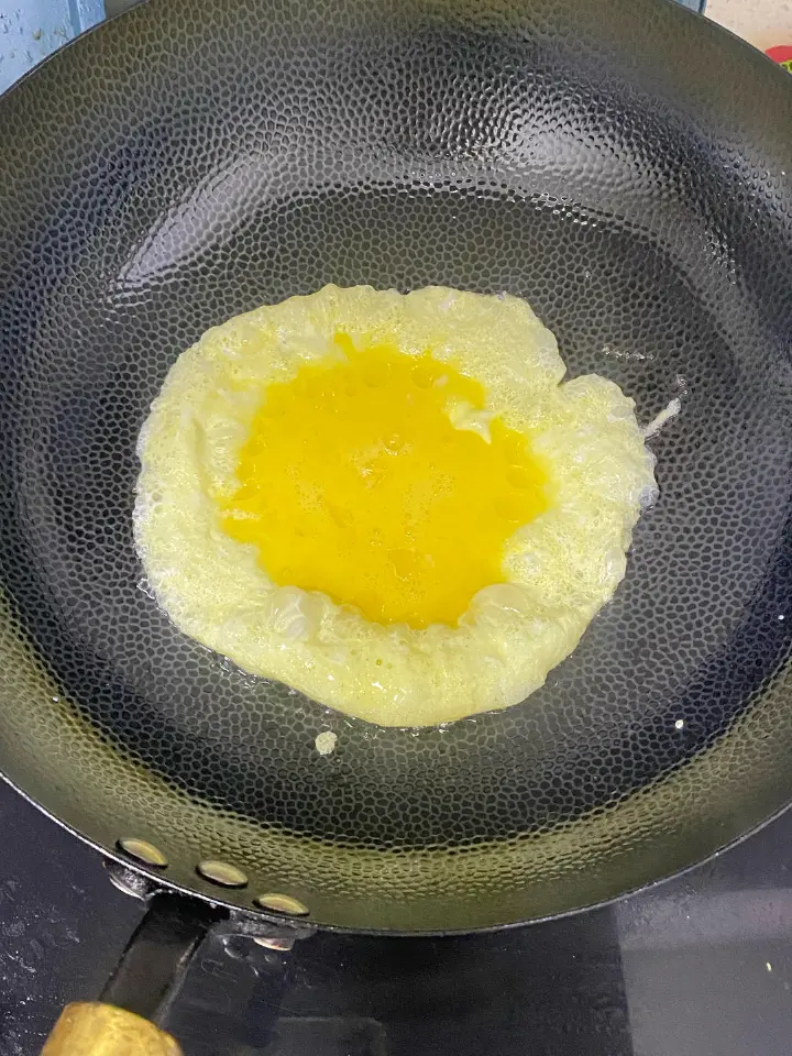 莴笋木耳炒鸡蛋 第 2 步
