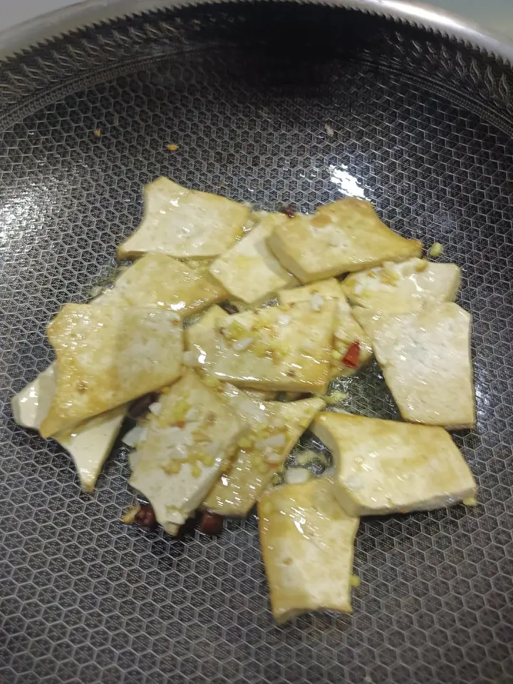 荆芥炒豆腐 第 6 步