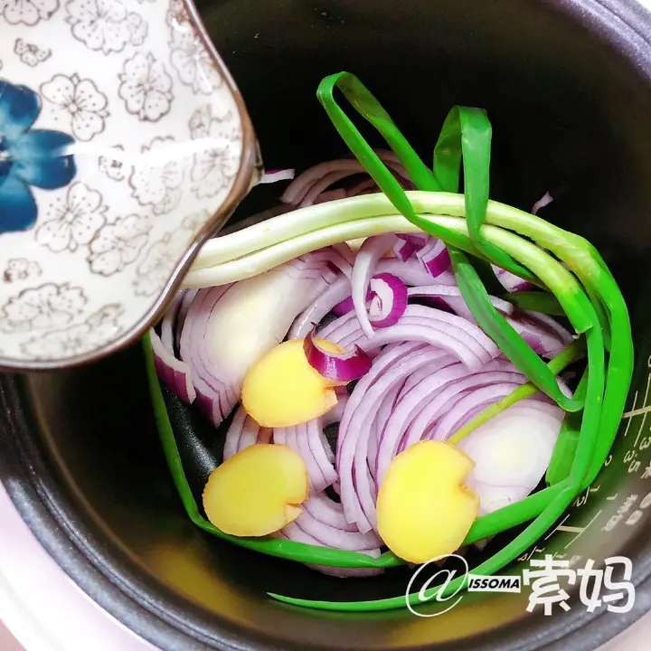 电饭锅焖鸡腿 第 4 步