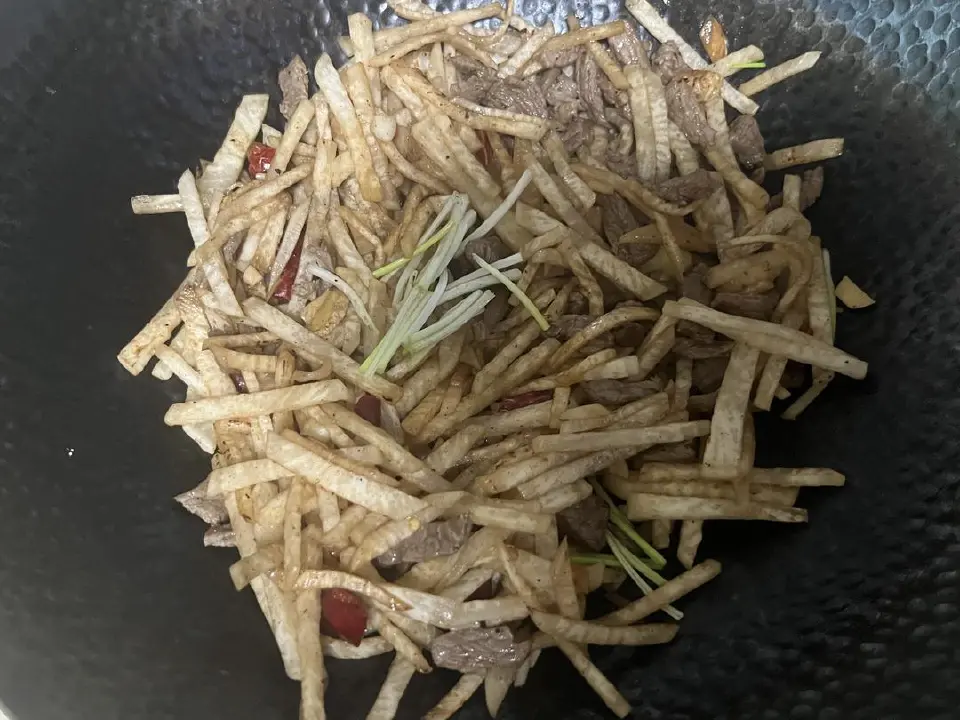 萝卜丝炒牛肉成品图