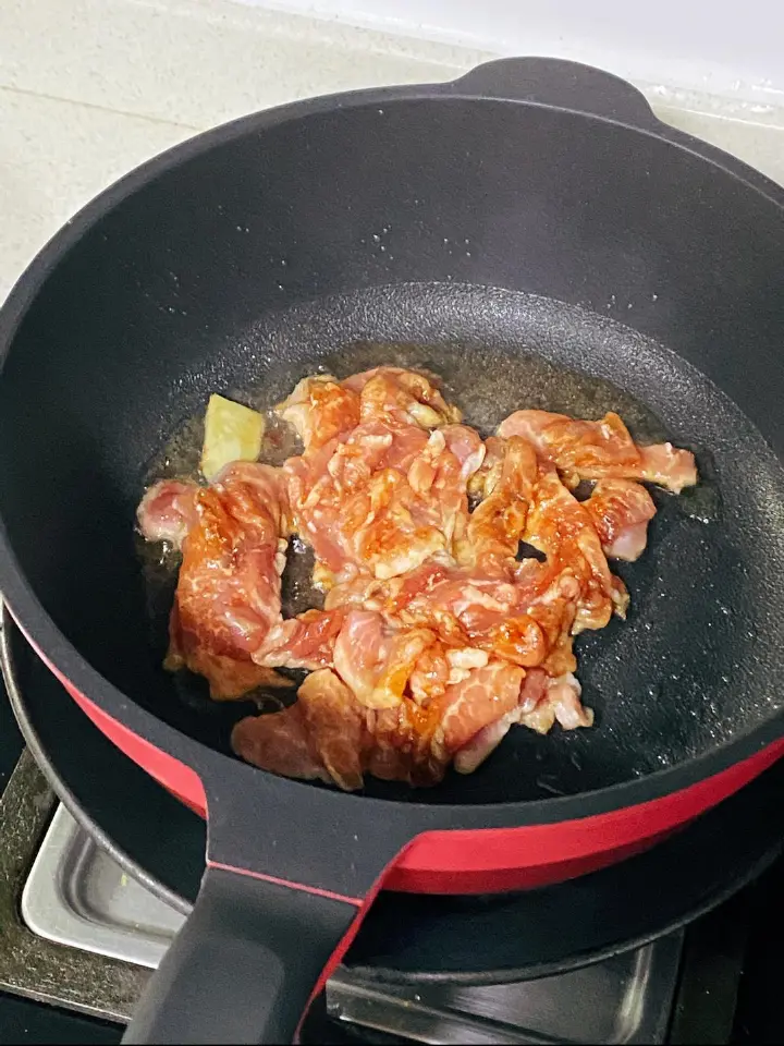 瘦肉杏鲍菇炒荷兰豆 第 6 步