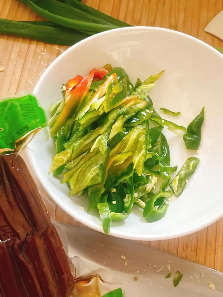 辣椒炒豆干 第 2 步