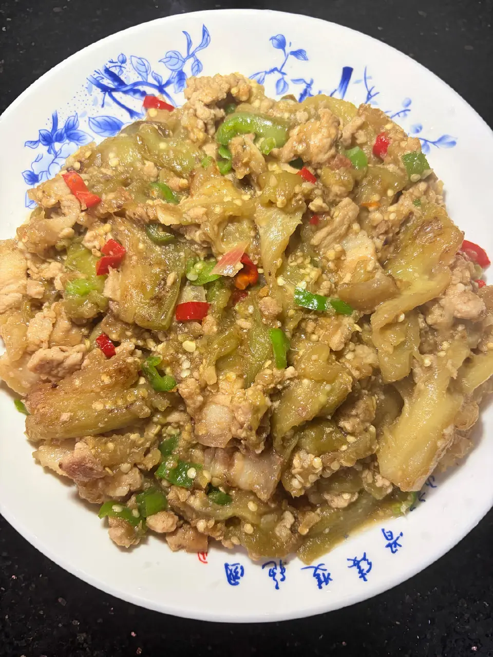 梅香咸鱼茄子煲成品图