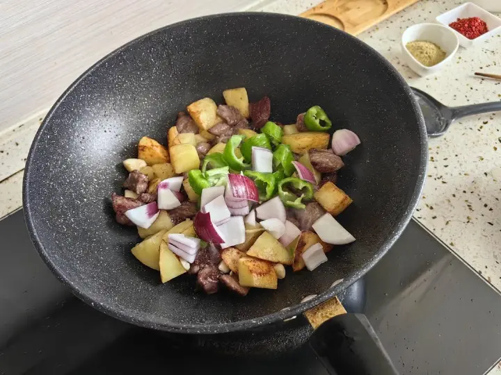 干锅土豆牛肉粒 第 8 步