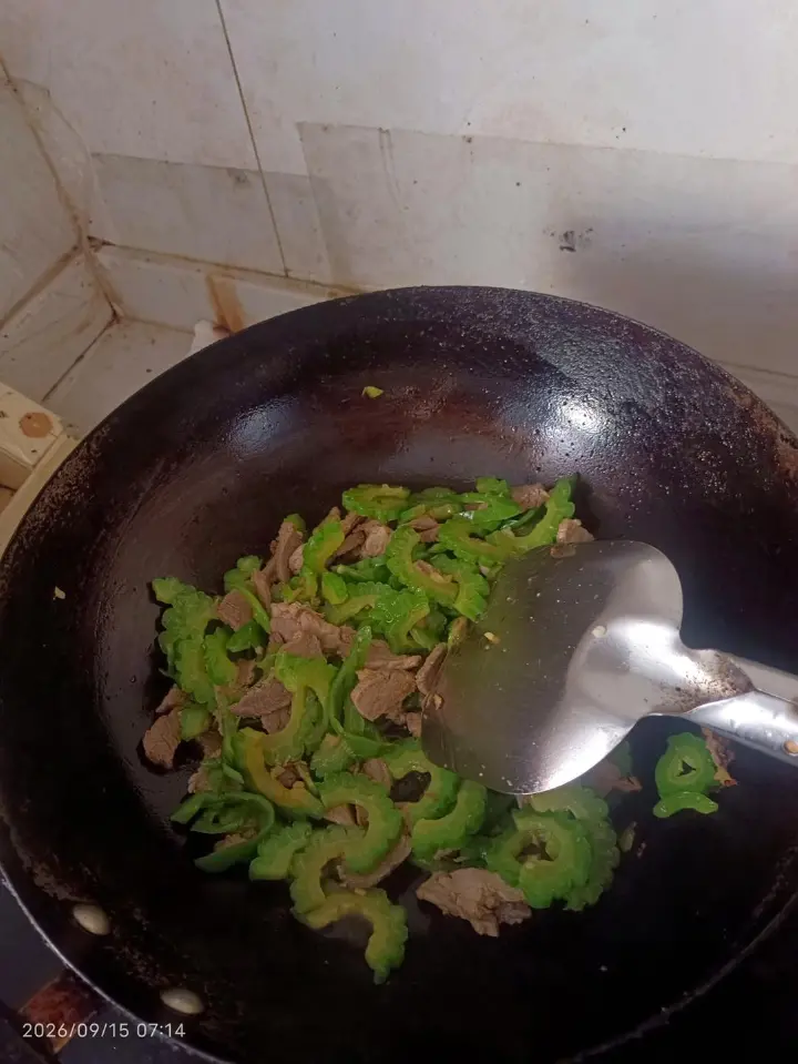 苦瓜炒瘦肉 第 2 步