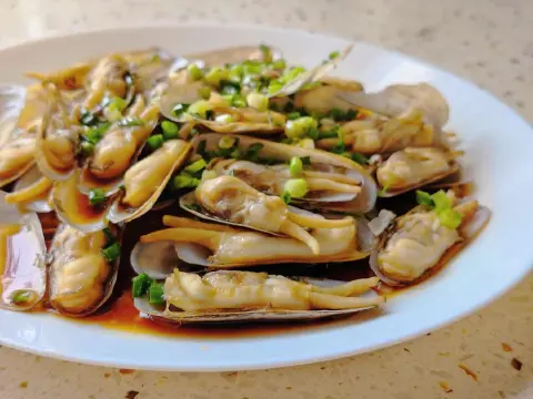 白灼葱油蛏子