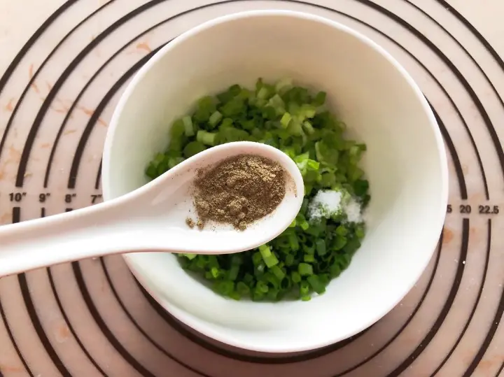饺子皮葱油饼 第 3 步
