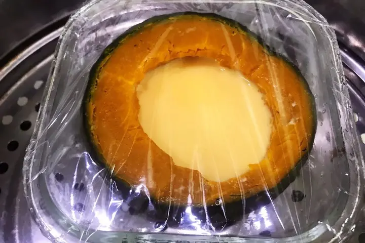贝贝南瓜蒸蛋 第 12 步