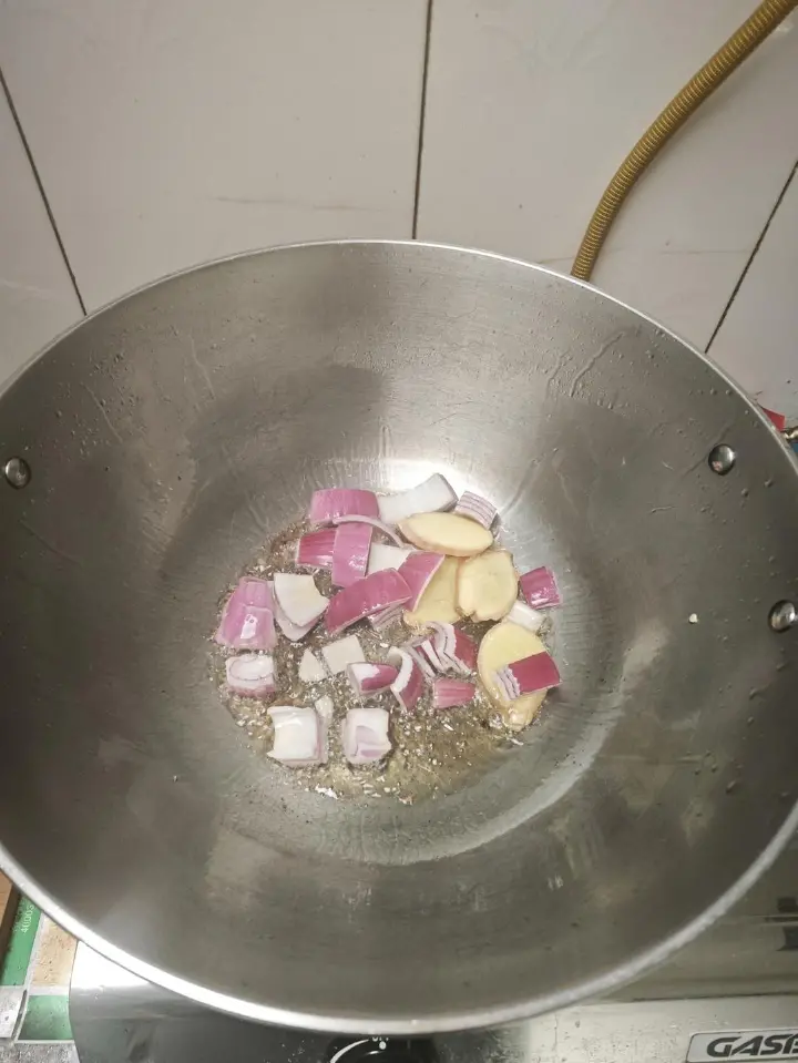 酱香鸡爪煲 第 4 步