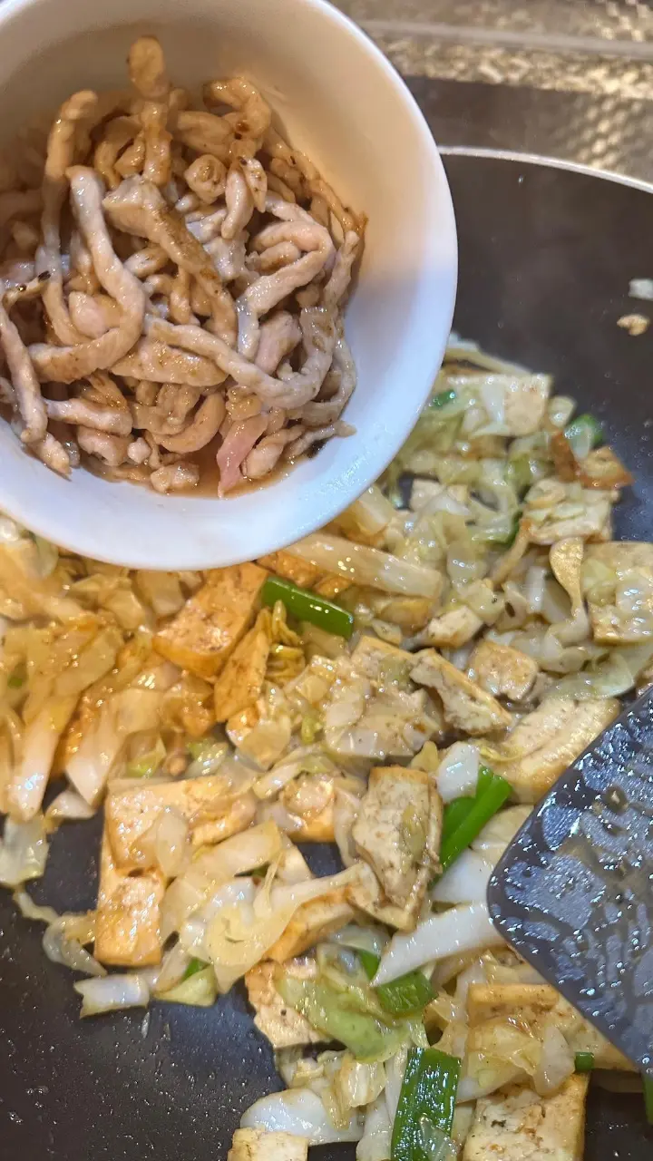 家常豆腐炒肉丝 第 10 步