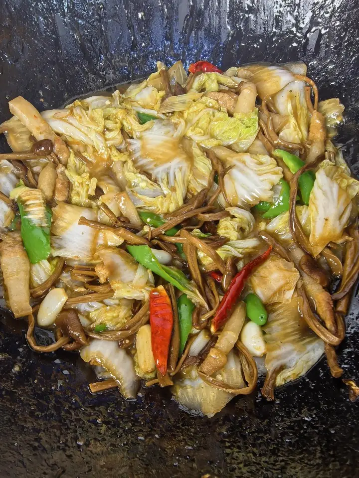 白菜炒茶树菇 第 1 步