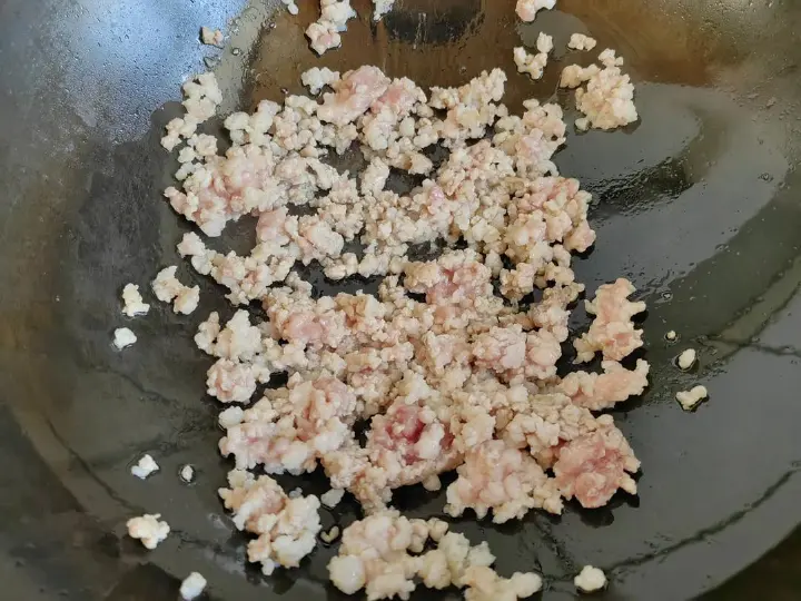 酱炒毛豆肉丁 第 4 步
