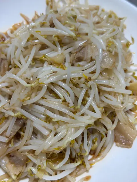 五花肉炒豆芽