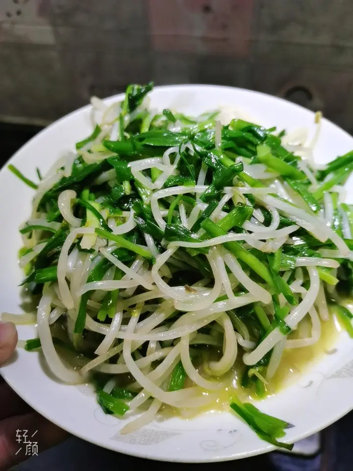韭菜炒绿豆芽 第 4 步