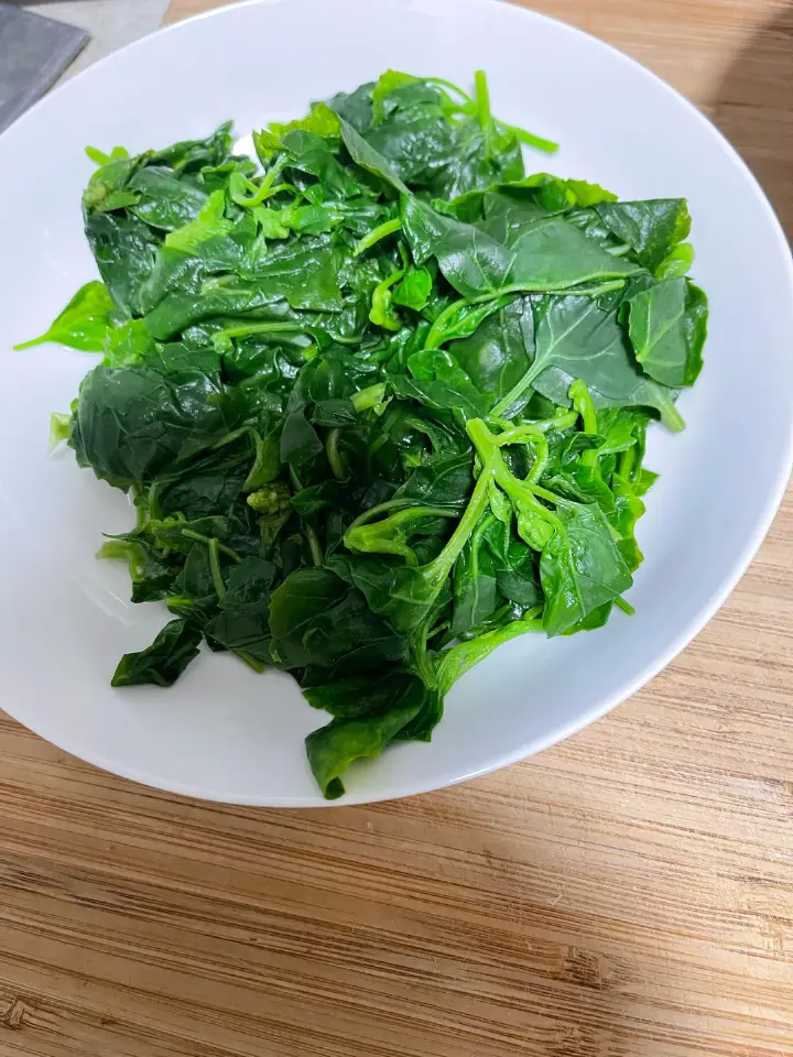 凉拌藜麦菜头虾仁 第 2 步