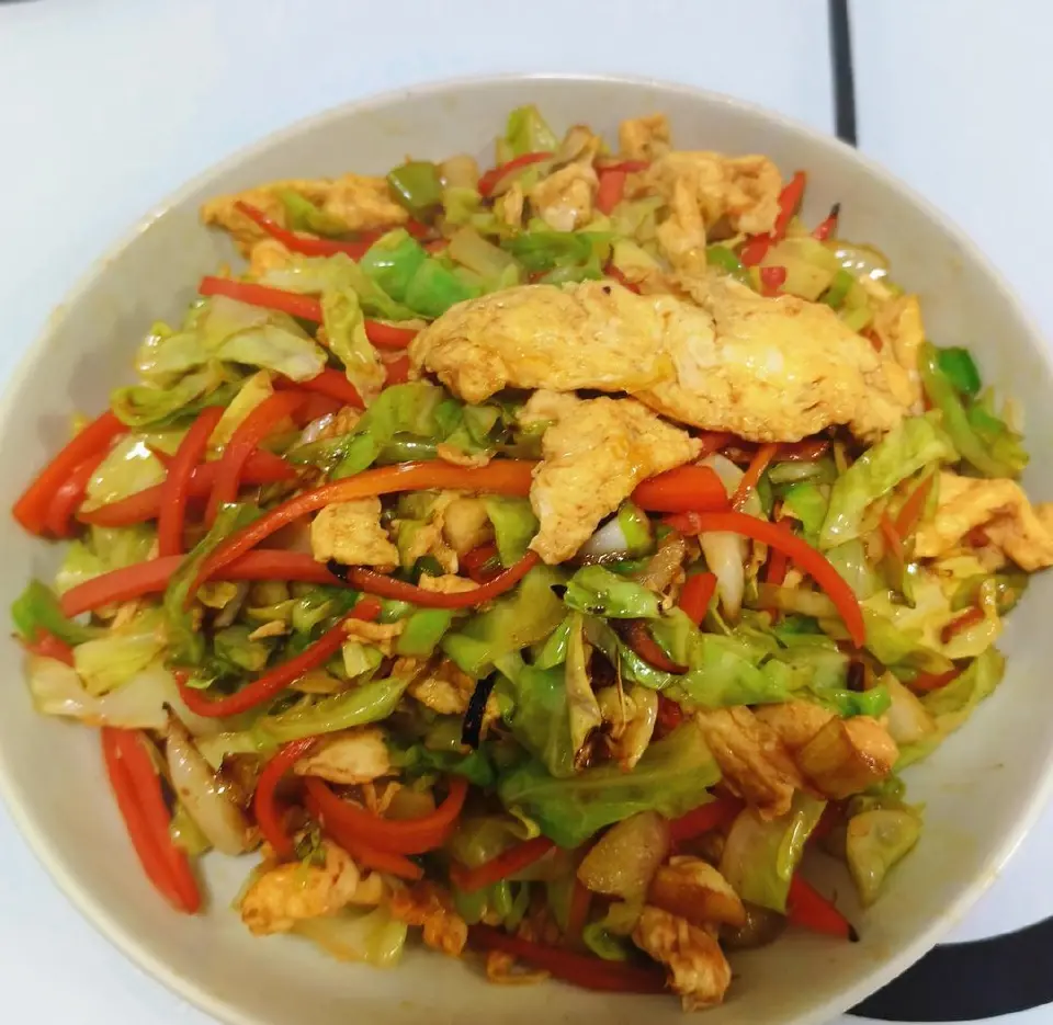 包菜胡萝卜炒鸡蛋成品图