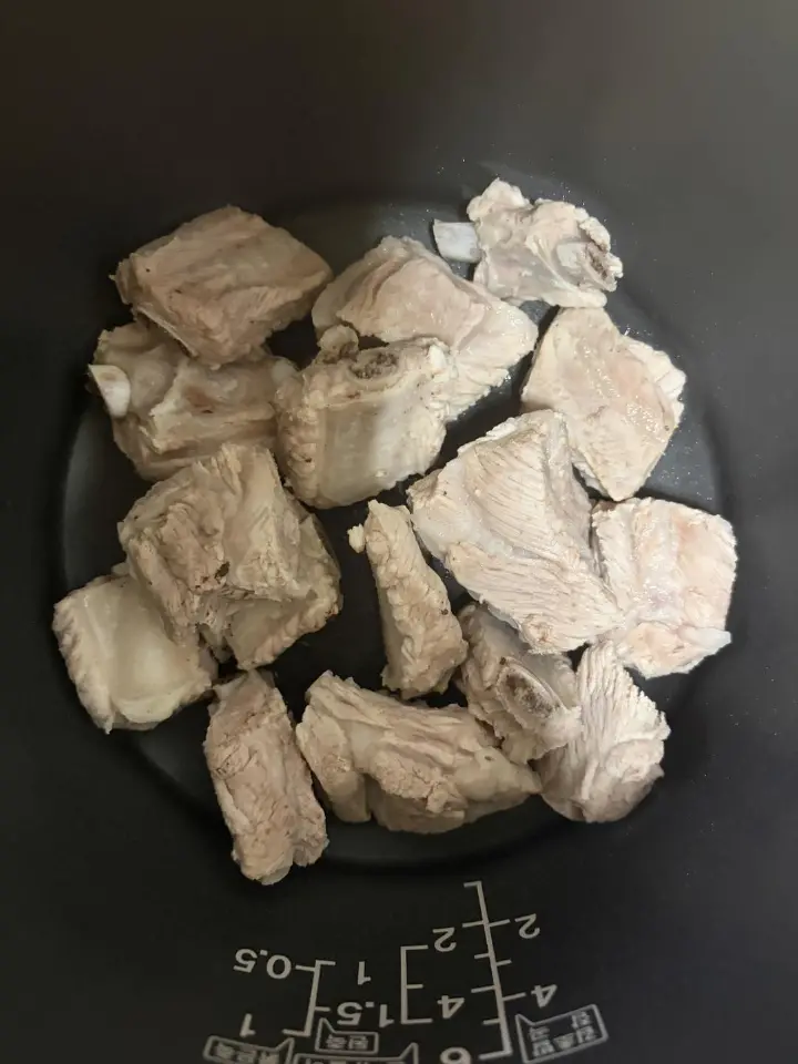 电饭煲扁豆焖排骨 第 2 步