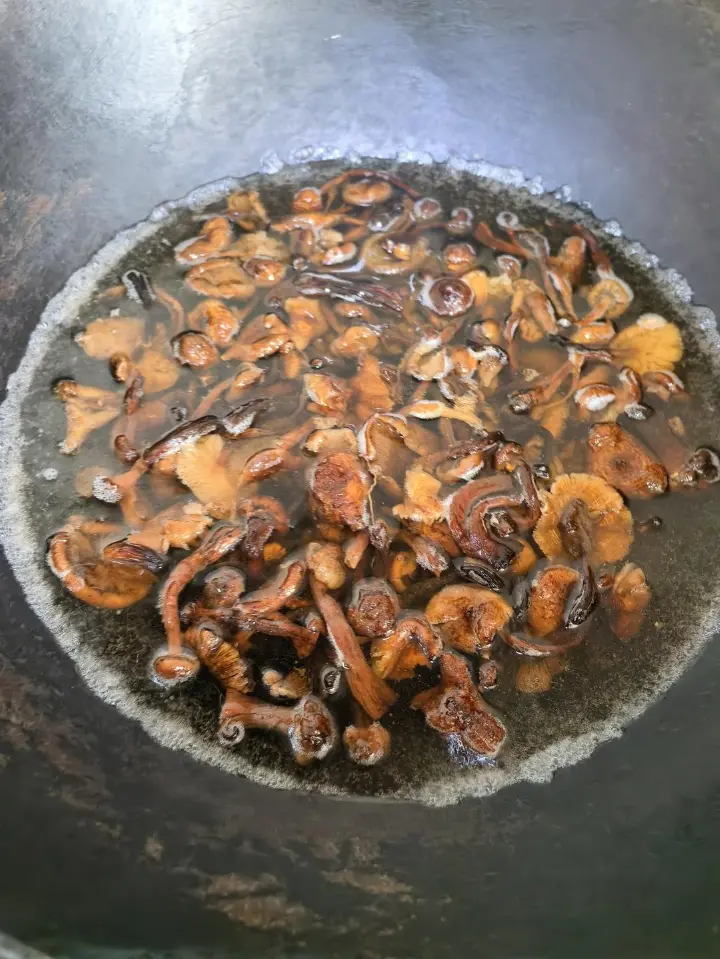 榛蘑炒土豆片 第 4 步