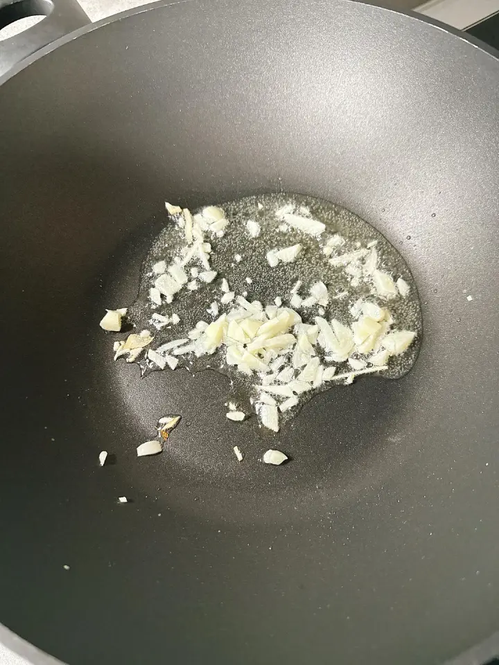 冬瓜鸡蛋口蘑汤 第 2 步