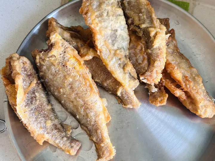 椒盐干炸小黄鱼 第 6 步