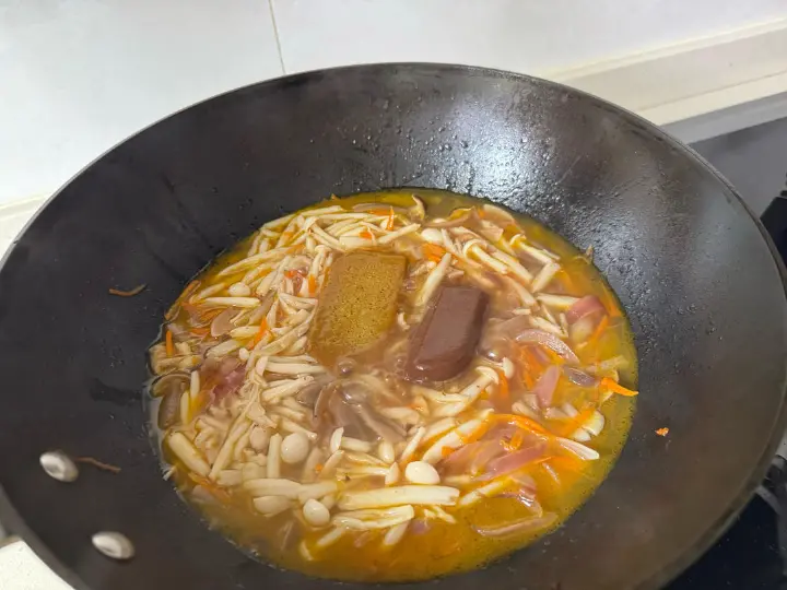 咖喱双菇肥牛 第 4 步