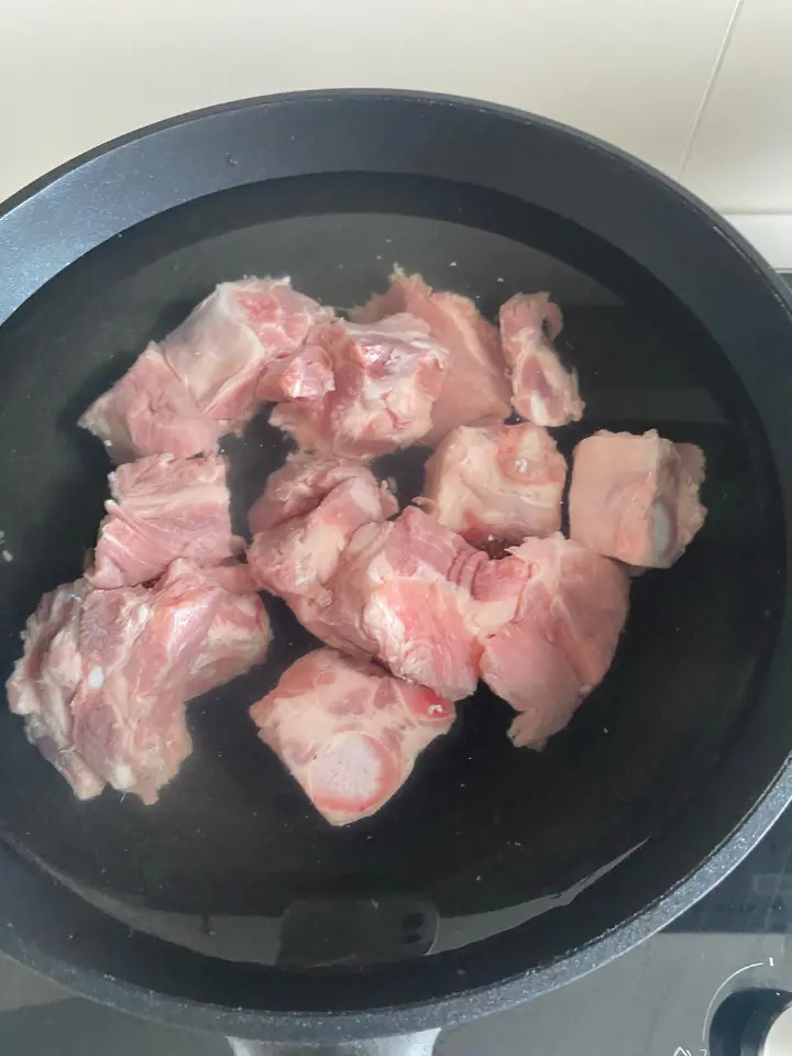 排骨炖土豆 第 1 步