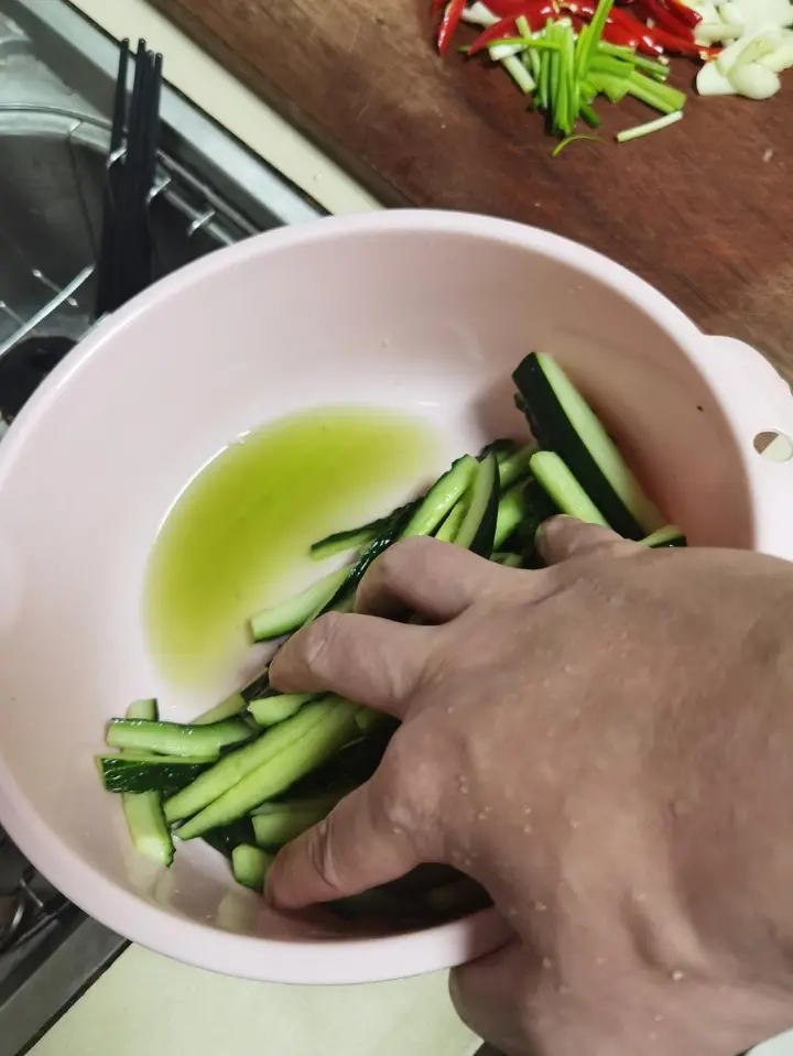 凉拌黄瓜 第 4 步