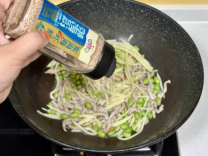 茭白毛豆炒肉丝 第 8 步