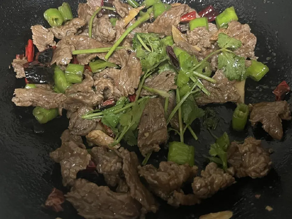 辣椒炒牛肉成品图