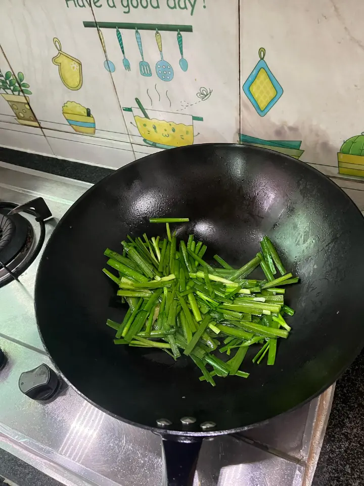 韭菜炒鸭血 第 6 步
