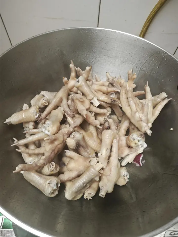 酱香鸡爪煲 第 5 步