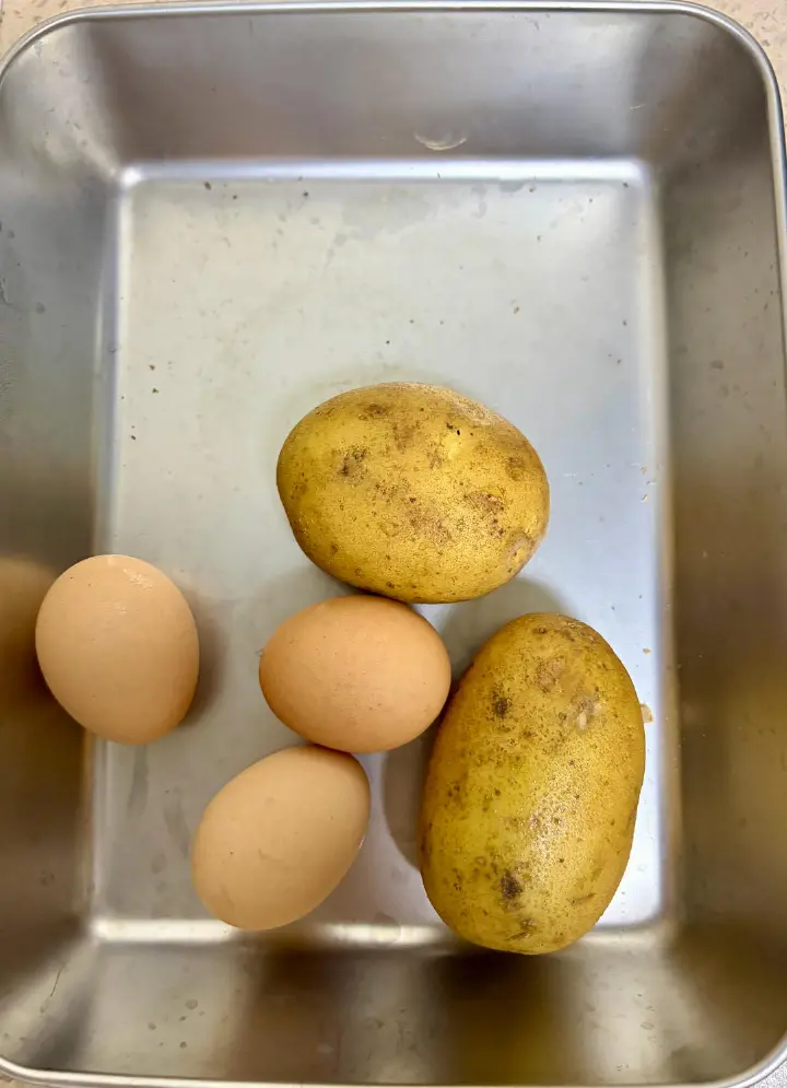 土豆炒鸡蛋 第 1 步