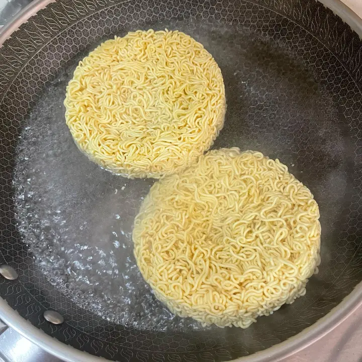 炒方便面 第 3 步