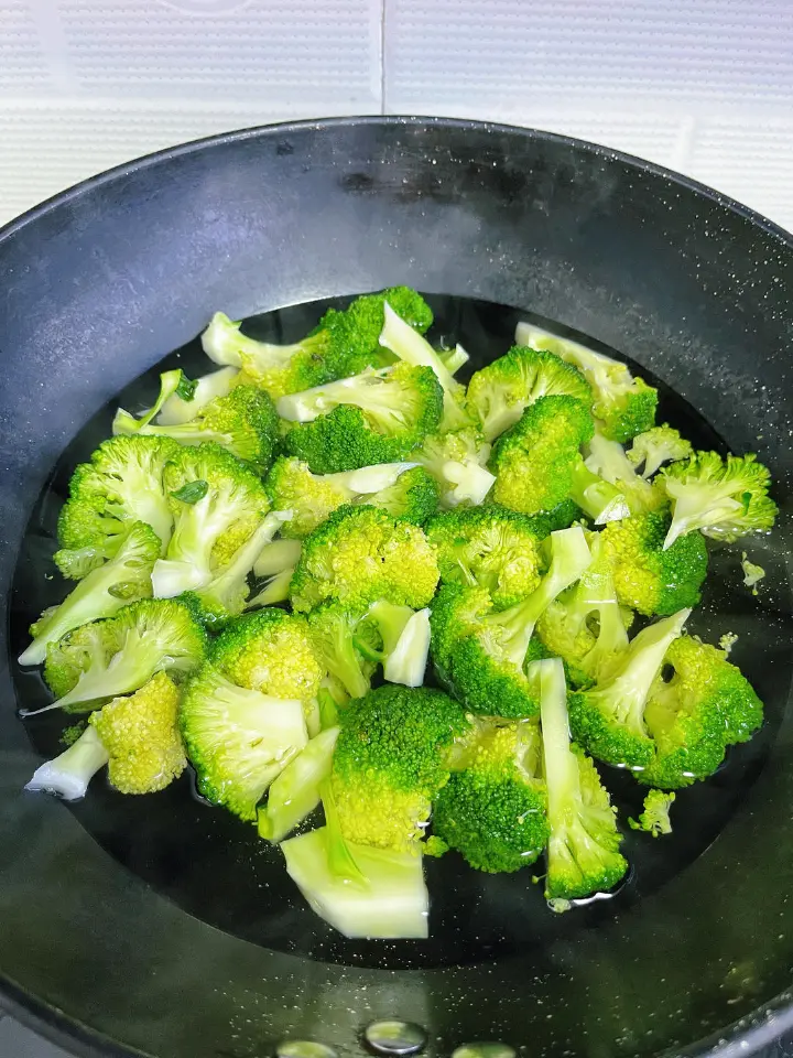 彩椒西兰花炒虾仁 第 2 步