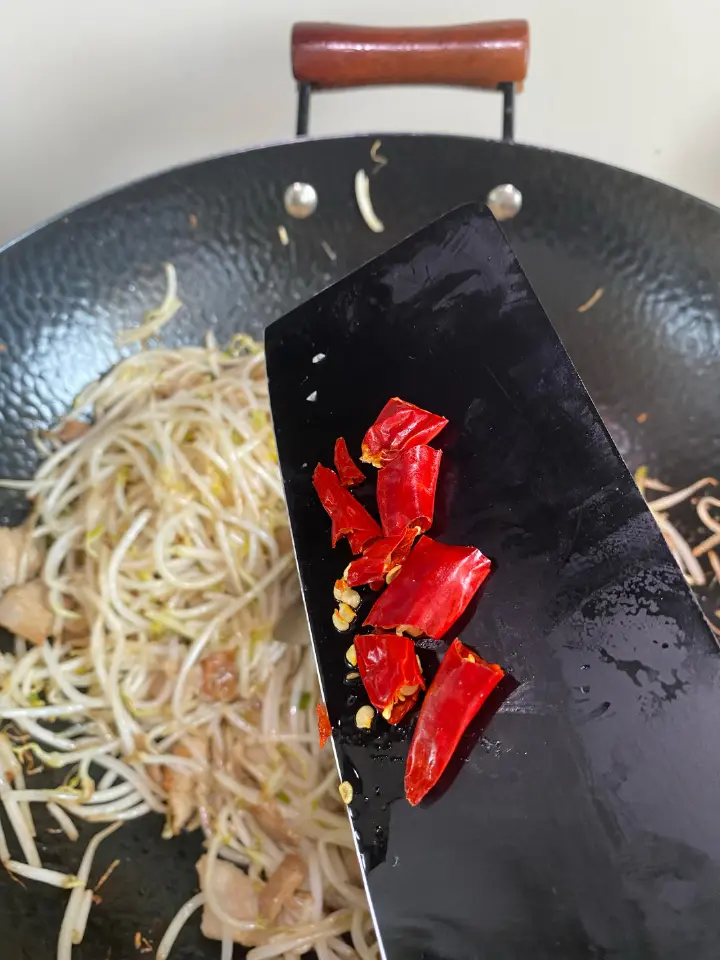 五花肉炒豆芽 第 8 步