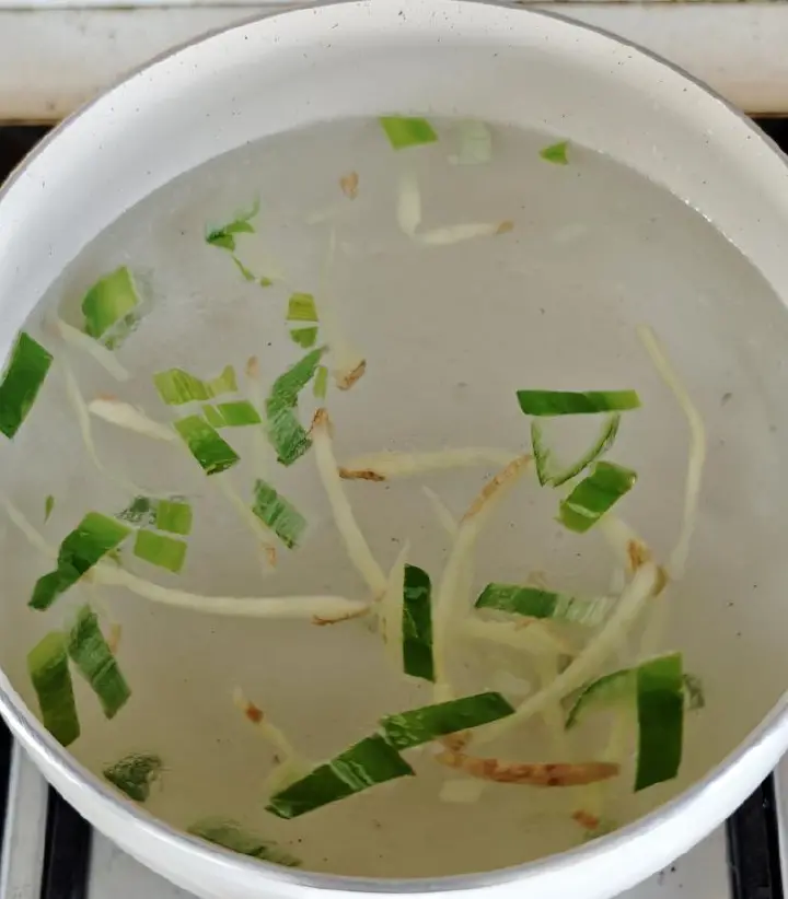 虾滑鸡蛋紫菜汤 第 4 步